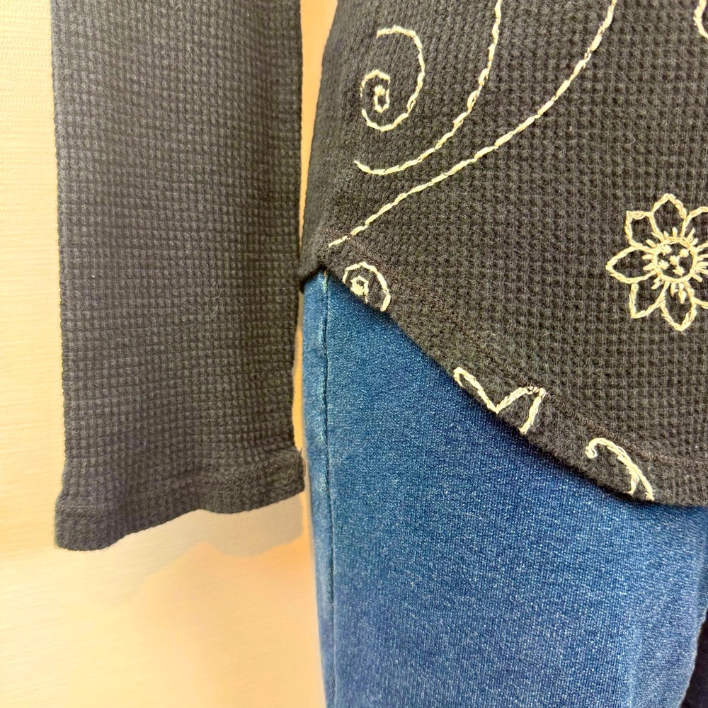 Lucky Brand Black Top with Cream Bird Design - Picture 6 of 16
